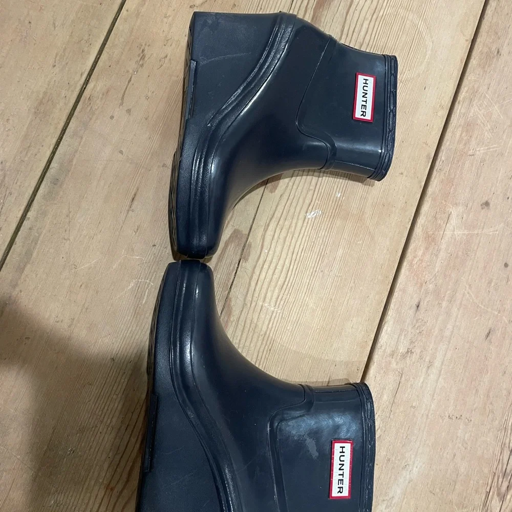 Hunter wedge rainboots size 5 navy - Picture 5 of 10